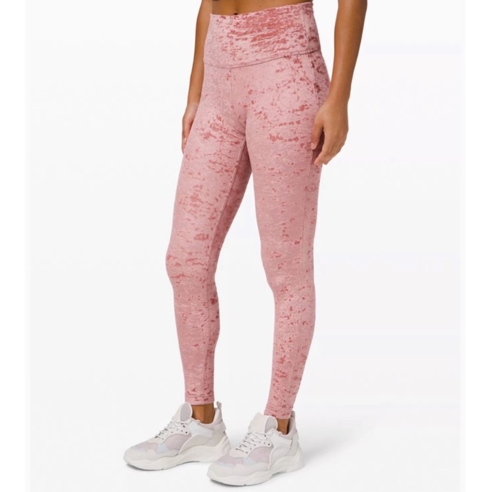 Lululemon Size 8 Crushed Velvet Wunder Lounge 28”
